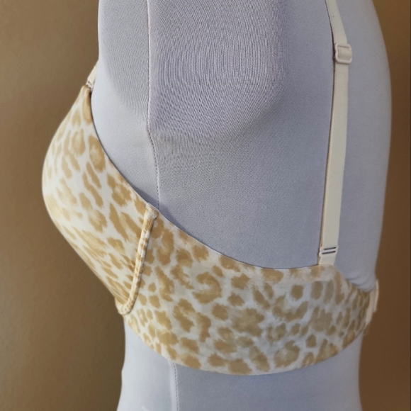 2 VS Demi The Nakeds Bras - Picture 6 of 12